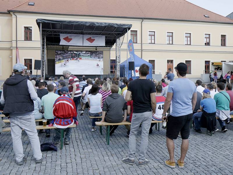 Přímý přenos z hokejového mistrovství světa na Pivovarském náměstí v Hradci Králové.