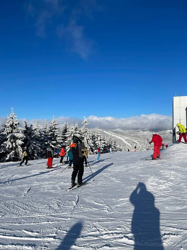 Lyžovačka v Krkonoších.