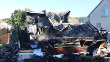 Plameny zničily mobilheim v Lejšovce, obyvatelku zachránil soused