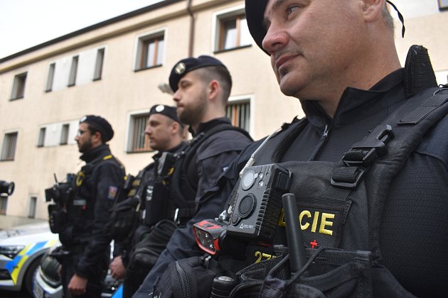 VIDEO: Policie v Královéhradeckém kraji má nové kamery. Podívejte se, co umí