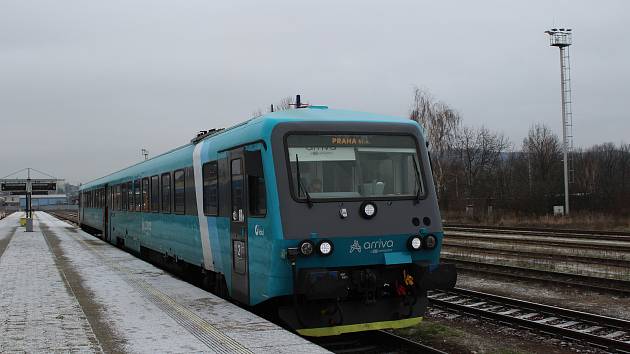 Vlak společnosti Arriva v Turnově.