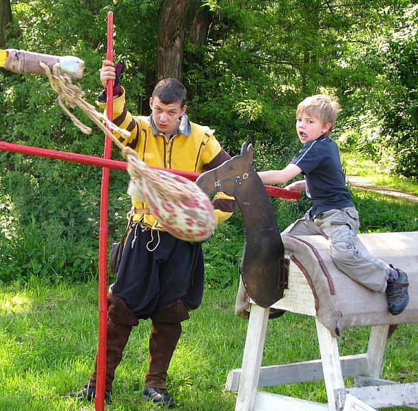 Soutěže ve středověkém duchu provázely tradiční dětský den v Předměřicích n. L.