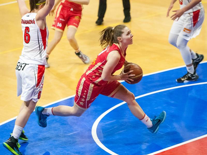 Ženská basketbalová liga - čtvrtfinále play off: TJ Sokol Hradec Králové - BLK Slavia Praha.