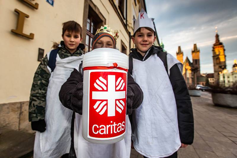 Žehnání třem králům v hradecké katedrále sv. Ducha.