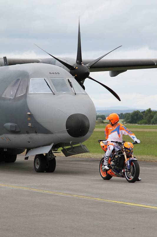 Akce Open Skies for Handicapped na královéhradeckém letišti.