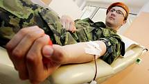 Darovat krev se rozhodli 25.června členové občanského sdružení Airsoft. Od jedné hodiny postupně darovali krev na transfuzním oddělení Fakultní nemocnice v Hradci Králové.
