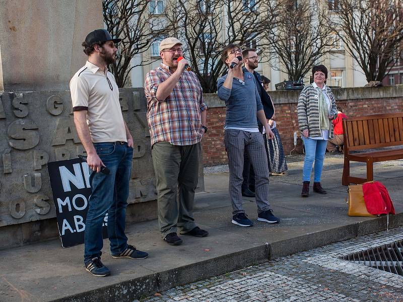 Protest proti vládě Andreje Babiše na Masarykově náměstí v Hradci Králové.