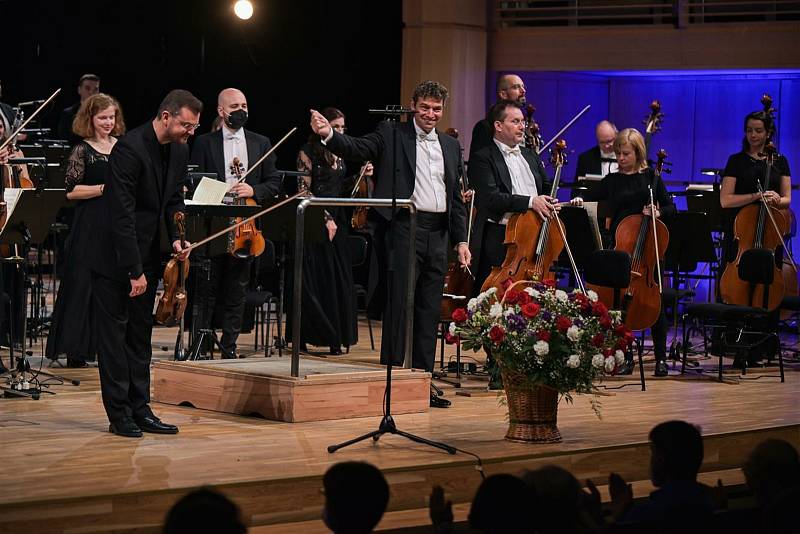 Slavnostní večer se uskutečnil ve Filharmonii Hradec Králové.