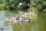 Tradiční Regata na řece Orlici - závod lodí v chatové osadě Dubina.