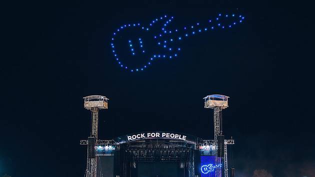 Páteční program hradeckého hudebního festivalu Rock for People 2023 byl opět pestrý.