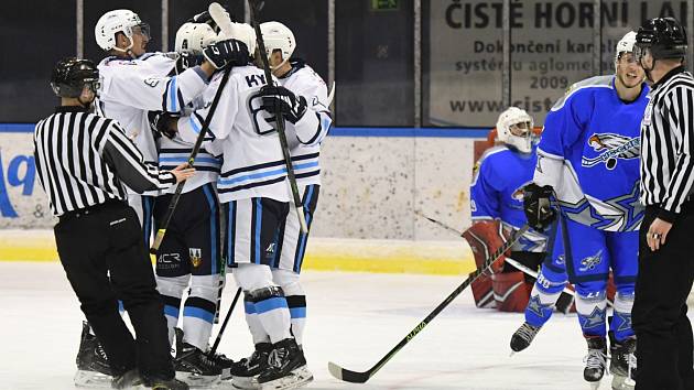 Vrchlabští hokejisté si na vlastním ledě připsali vítězství nad Chebem 7:2. Už tuto středu v krajském derby přivítají Hronov.