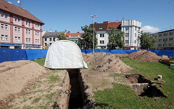 Archeologové objevili na náměstí 28. října pozůstatky hostince.