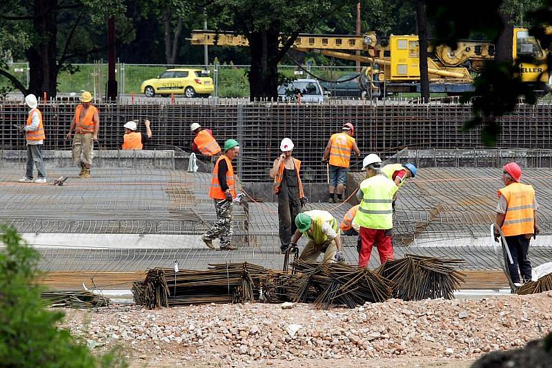 Stavba malšovického koupaliště, 13. července 2009.