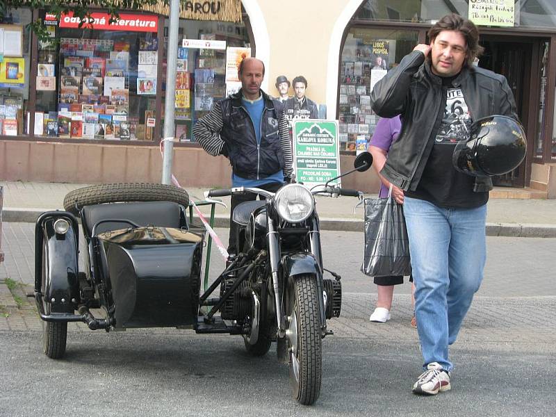 Součástí oslav výročí vzniku Nového Bydžova bylo tradiční ralley auto–moto veteránů Novobydžovský čtverec (26. června 2010).