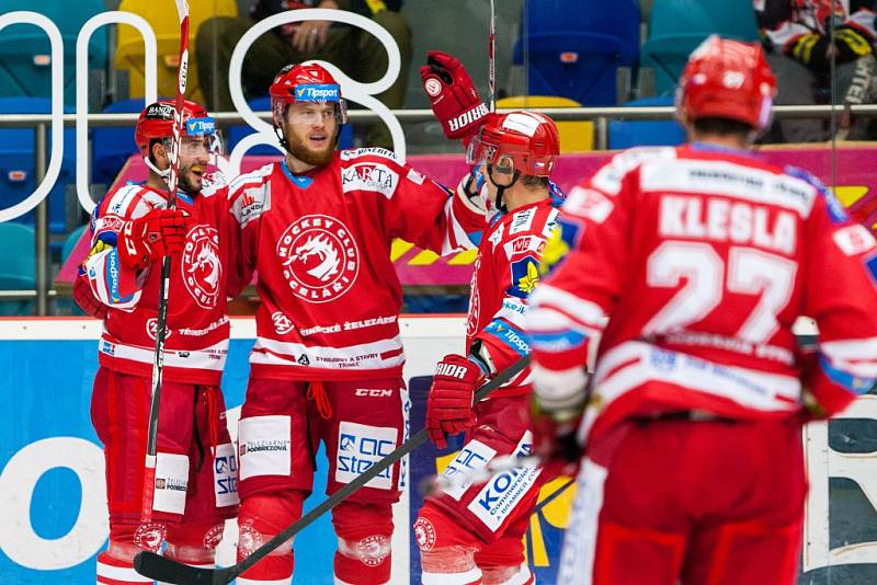 Hokejová extraliga: Mountfield HK - HC Oceláři Třinec.