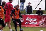 Kopeme za fotbal s Gambrinusem: SK Neděliště - FC Hradec Králové.