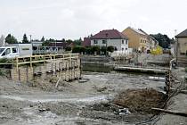Přestavba mostu v Chlumci nad Cidlinou.