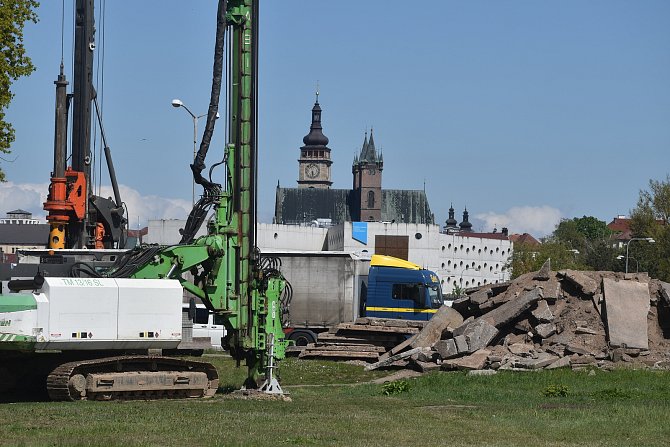 Stavba nové Milety v Hradci Králové necelý měsíc od začátku prací.