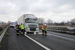Dopravní nehoda dvou kamionů na Rašínově třídě v Hradci Králové.