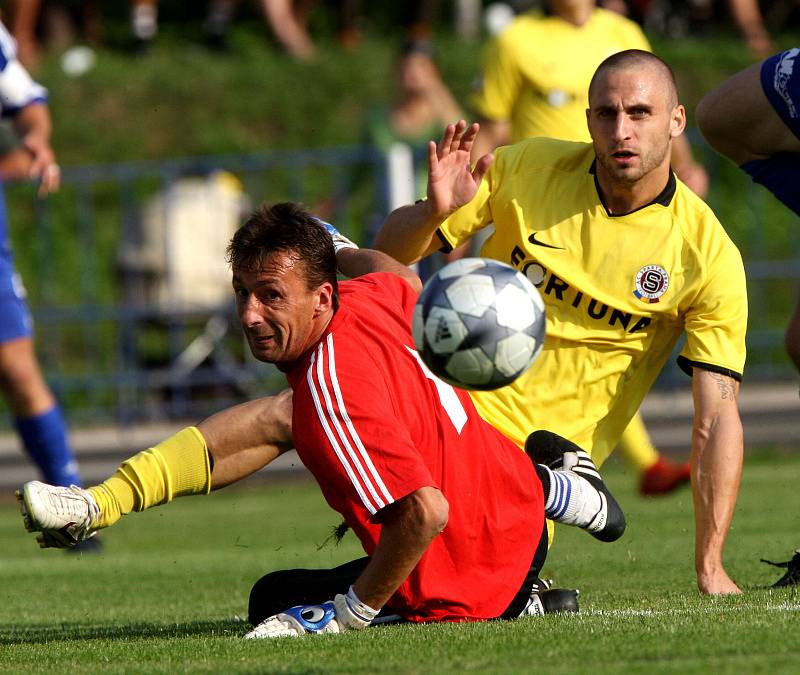 Dvůr Králové nad Labem : Sparta Praha, Pohár ČMFS. Sparta porazila dvorské třemi góly