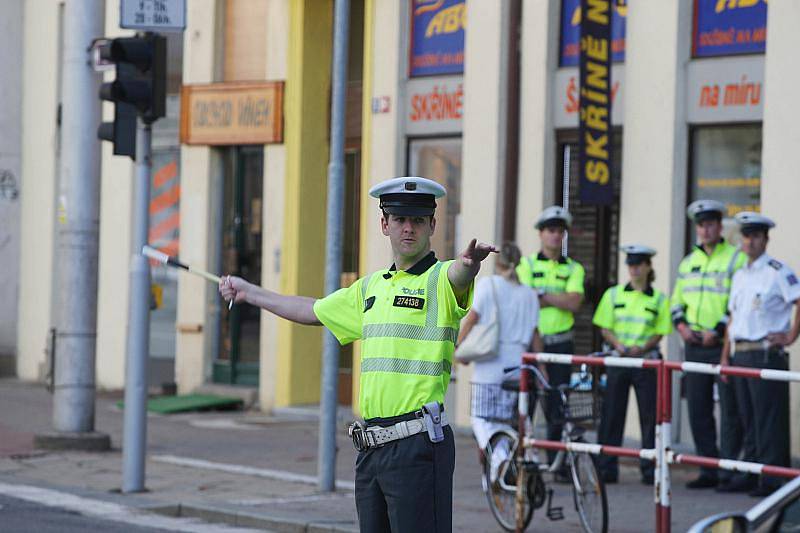 Policisté absolvovali školení, kterak řídit provoz v křižovatce.