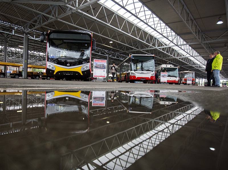 Nové vozy hradeckého dopravního podniku.