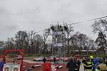 Exhibici v disciplíně Fire Combat Challenge předvedli v Hradci Králové hasiči. Neuvěřitelnou makačku si zkusilo 45 hasičů z několika krajů Česka.