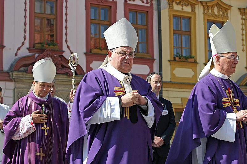 Pohřeb arcibiskupa Karla Otčenáška