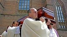 Pohřeb arcibiskupa Karla Otčenáška