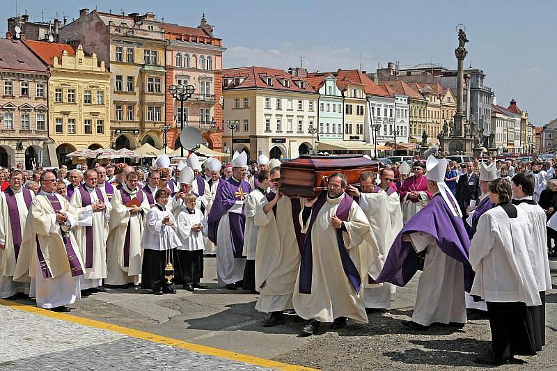 Pohřeb arcibiskupa Karla Otčenáška