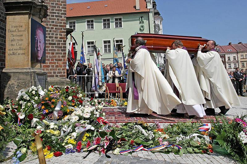 Pohřeb arcibiskupa Karla Otčenáška