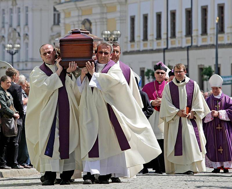 Pohřeb arcibiskupa Karla Otčenáška