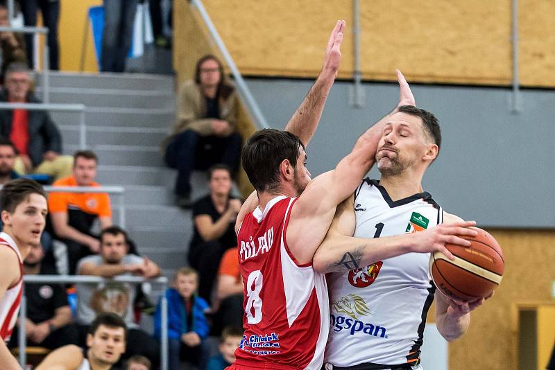 Basketbalová Kooperativa NBL: Kingspan Královští sokoli Hradec Králové - BK JIP Pardubice.