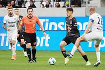 Fotbal - Chance Liga - 15. kolo: FC Hradec Králové (černé dresy) - 1.FC Slovácko.