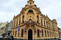 Do historické budovy v Tomkově ulici se nastěhuje biskupské gymnázium.