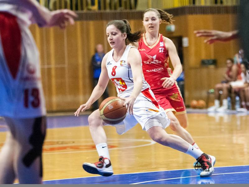 Ženská basketbalová liga - čtvrtfinále play off: TJ Sokol Hradec Králové - BLK Slavia Praha.