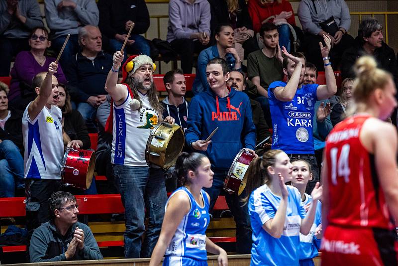 Ženská basketbalová liga: Sokol Nilfisk Hradec Králové - BK Loko Trutnov.