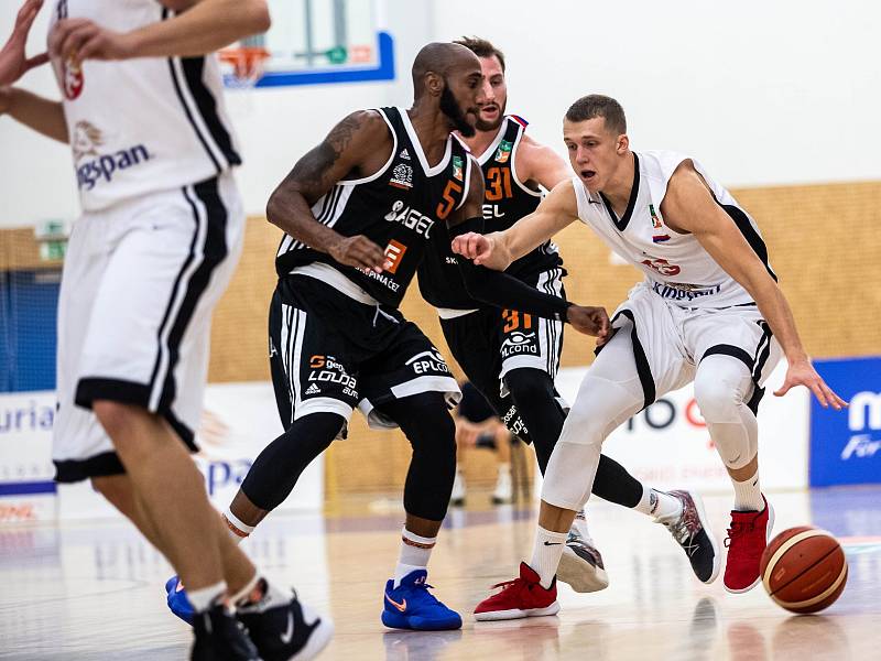 Kooperativa NBL: Královští sokoli - ČEZ Basketball Nymburk.