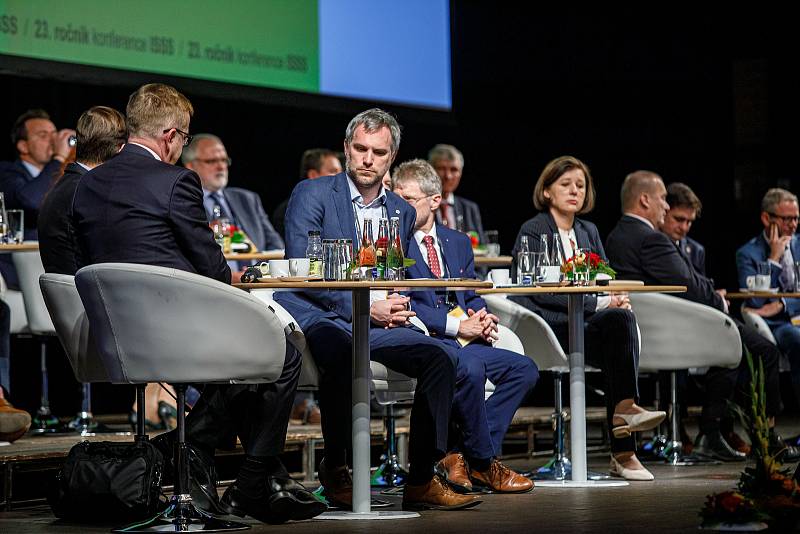 Konference v hradeckém Aldisu skončí v úterý.