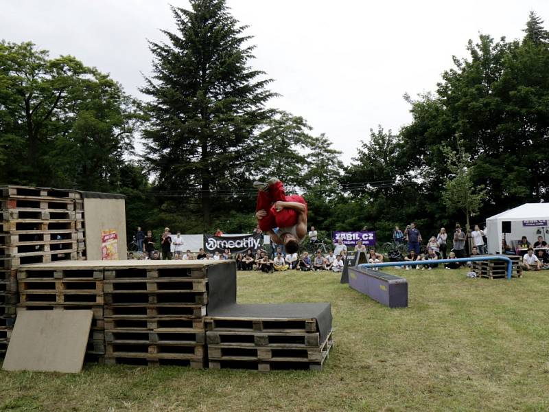 ArtMoving parkour challenge v areálu Slezské plovárny v Hradci Králové.