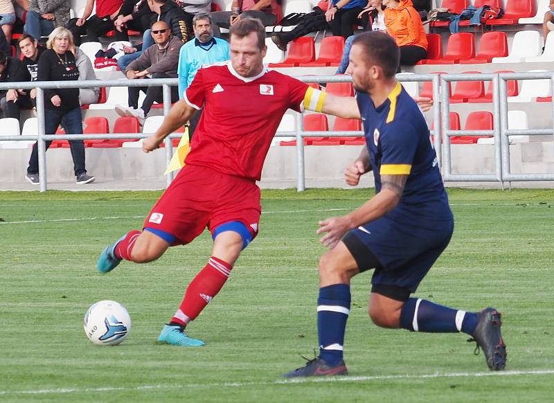 OKRESNÍ PŘEBOR Nechanice (v modrém) – Dohalice 3:1.