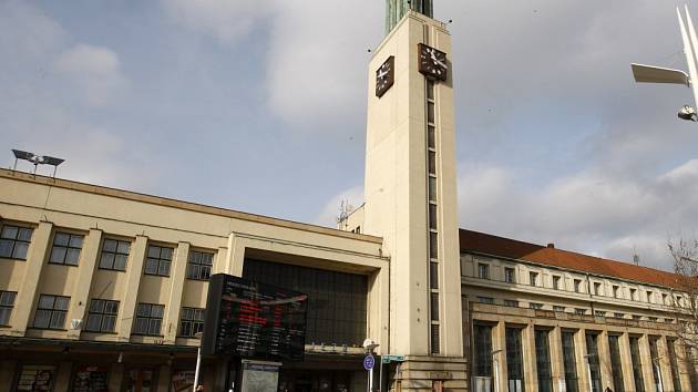 Budova hlavního nádraží v Hradci Králové.