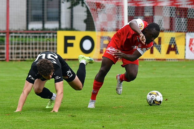 Pardubice B - Hradec Králové B (v tmavém) 0:0.