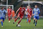 Bydžovský Štěpán Blažek (s míčem) se proti Horním Ředicím gólově prosadil, ovšem na lepší výsledek než na prohru 1:3 to nestačilo.