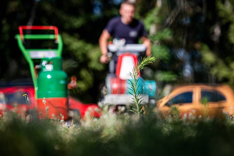 Představení technologií na ekologickou likvidaci plevele v Hradci Králové.