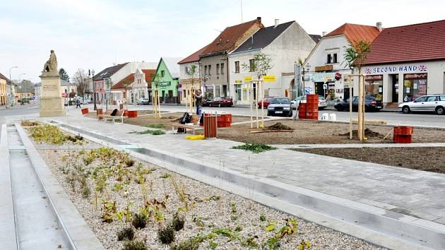 Klicperovo náměstí v Chlumci nad Cidlinou po rekonstrukci.