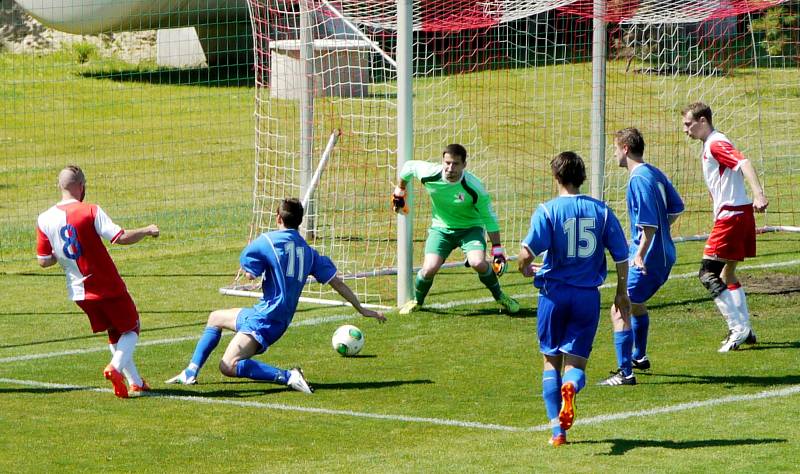 Krajský přebor ve fotbale: FC Slavia Hradec Králové - FK Jaroměř.