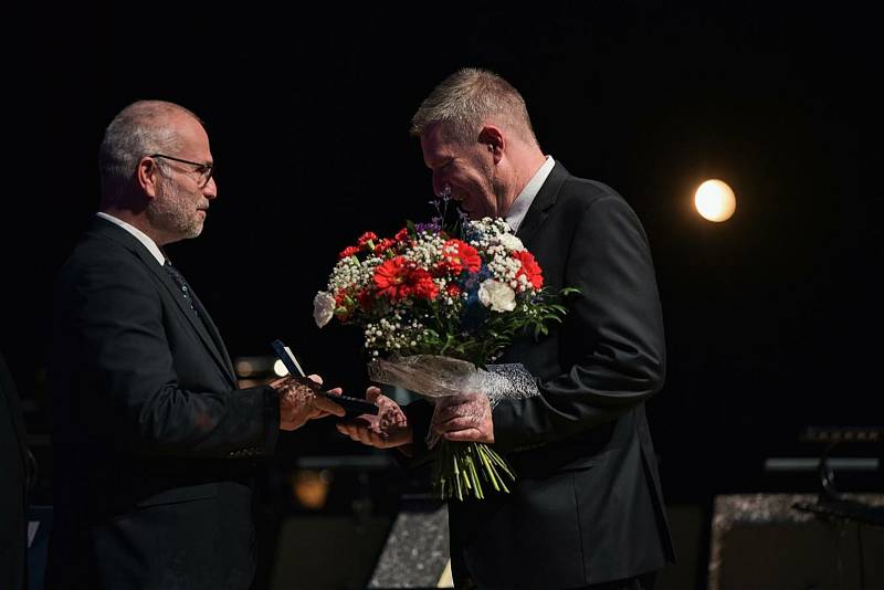 Slavnostní večer se uskutečnil ve Filharmonii Hradec Králové.