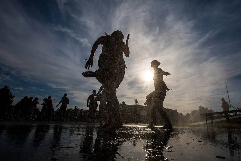 Na letišti v Hradci Králové začal 4. července 2018 dvacátý čtvrtý ročník festivalu Rock for People. Tradiční hudebnbní festival v Hradeckém festival parku. Vystoupily například Tři sestry či Vypsaná fixa