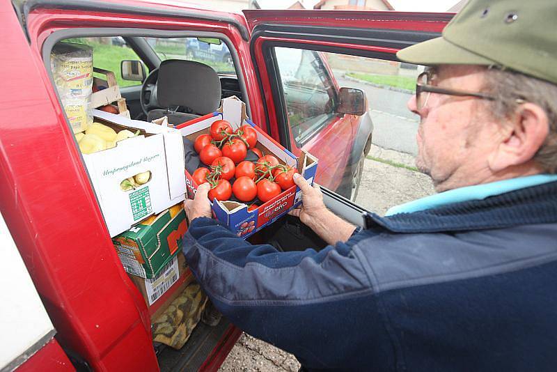 Locheničtí poslali materiální pomoc lidem z Raspenavy na Liberecku, které postihla povodeň (18. srpna 2010).